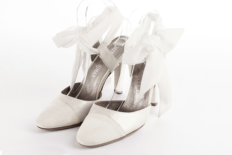 Off white women's open back shoes, with an ankle scarf. Round toe. Very high slim heel. Front view - Florence KOOIJMAN